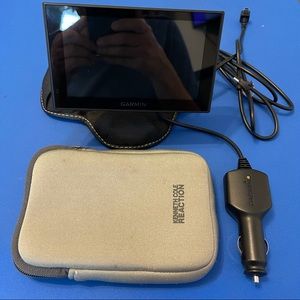 Garman Nuvi LMT 2589 GPS navigator with Bluetooth